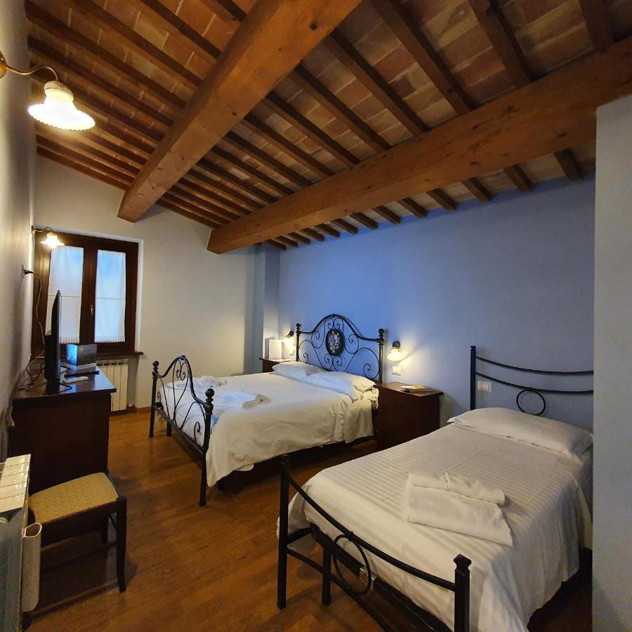 Pietra Maula Agriturismo Castelraimondo Exteriör bild