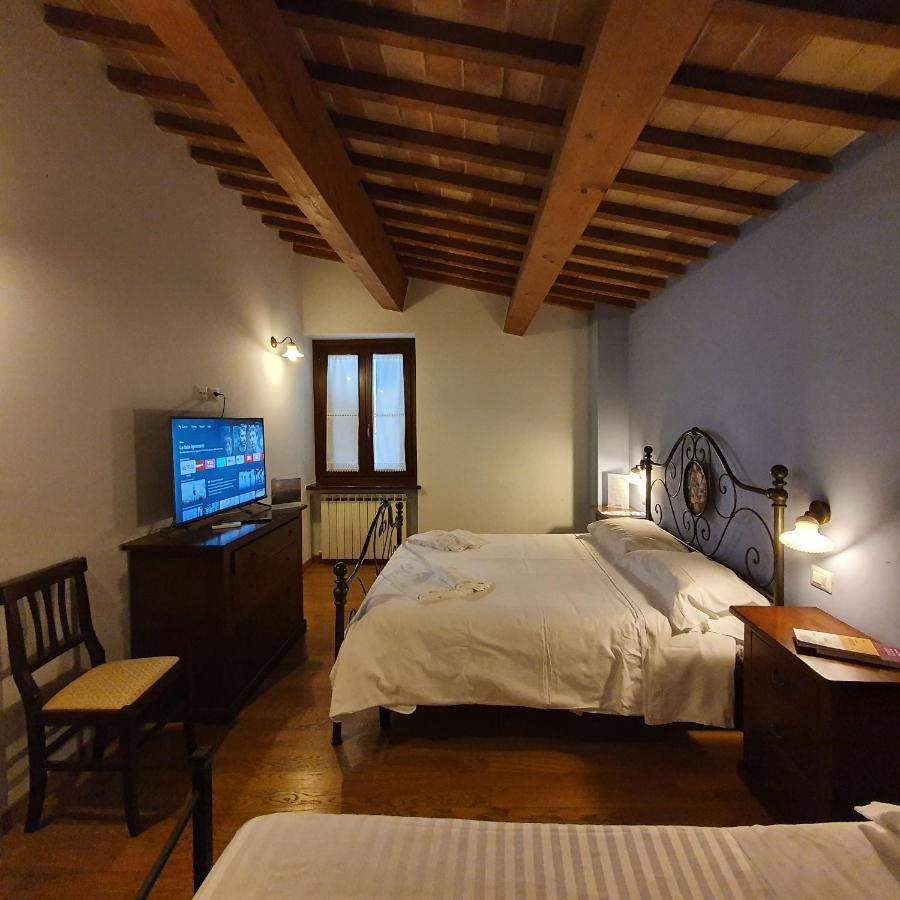 Pietra Maula Agriturismo Castelraimondo Exteriör bild
