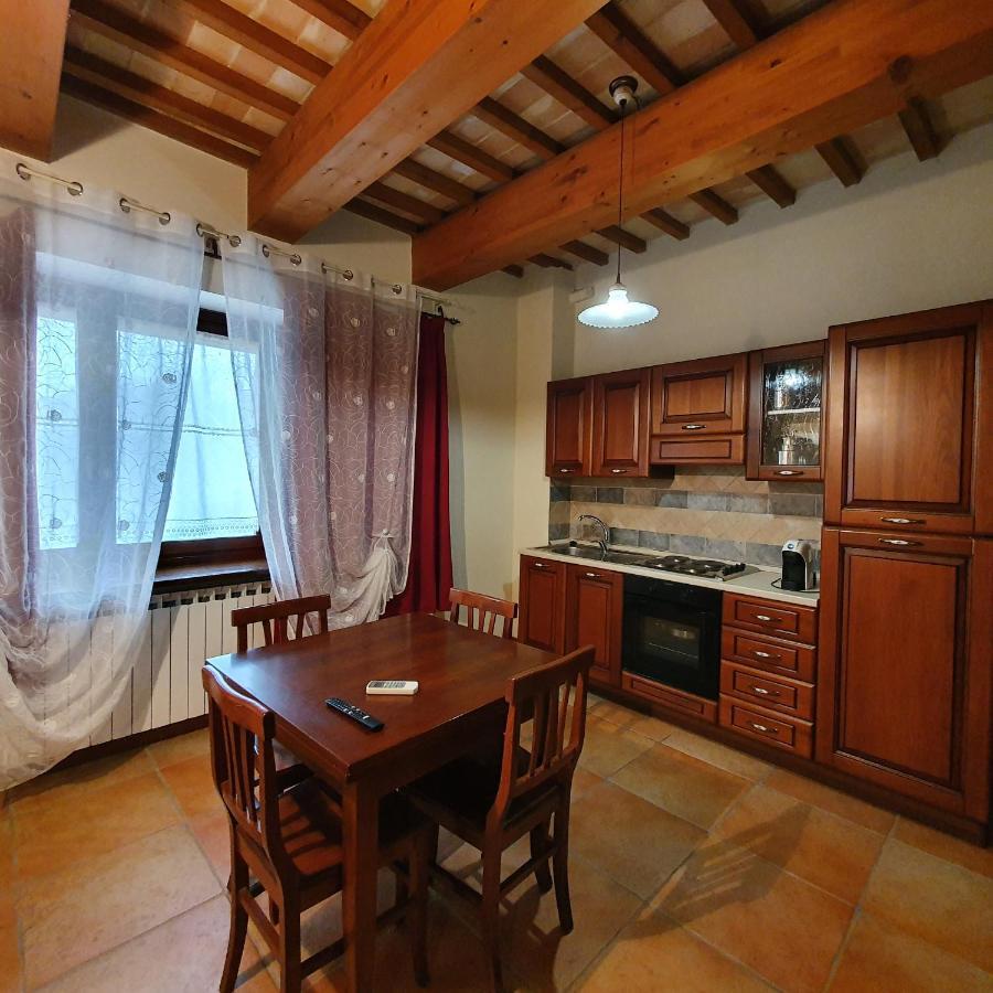 Pietra Maula Agriturismo Castelraimondo Exteriör bild