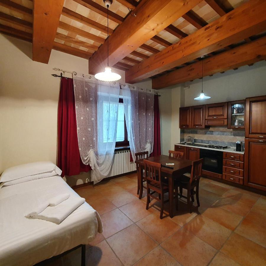 Pietra Maula Agriturismo Castelraimondo Exteriör bild