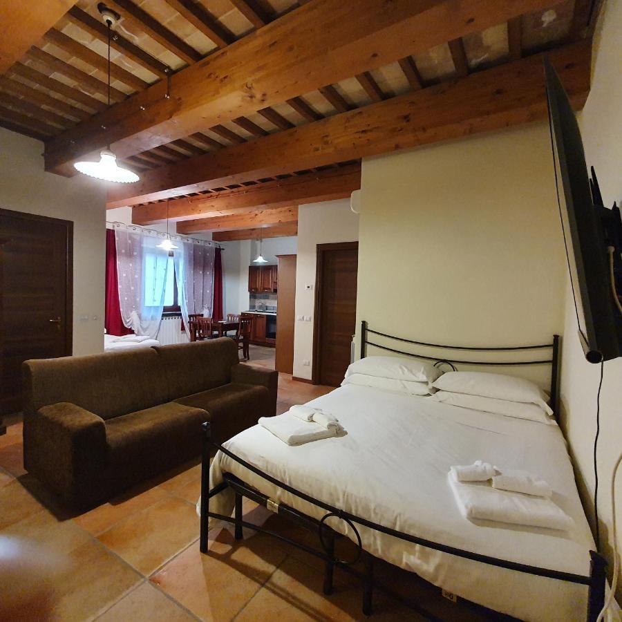 Pietra Maula Agriturismo Castelraimondo Exteriör bild