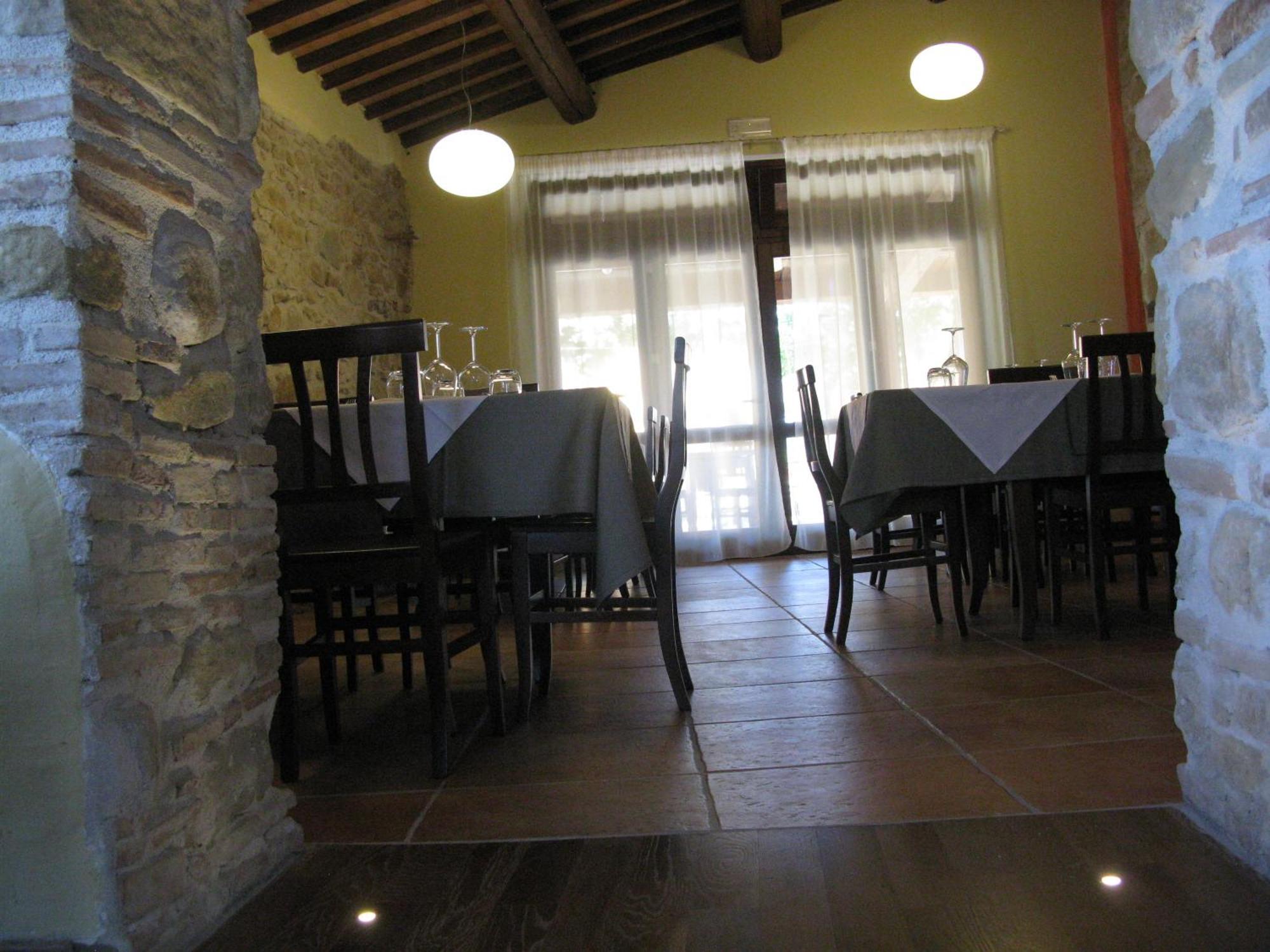 Pietra Maula Agriturismo Castelraimondo Exteriör bild