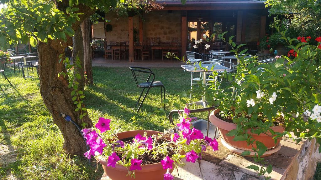 Pietra Maula Agriturismo Castelraimondo Exteriör bild