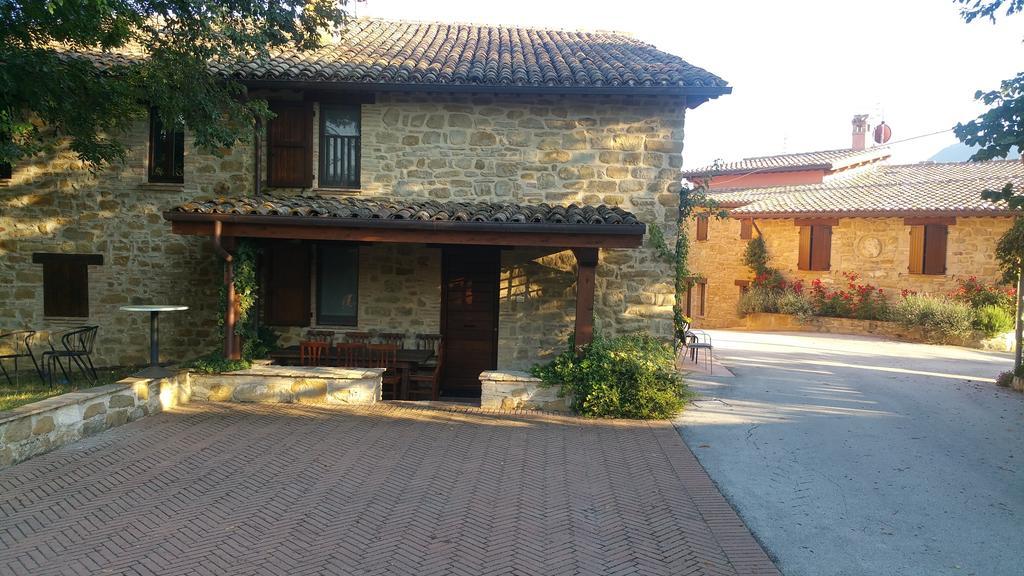 Pietra Maula Agriturismo Castelraimondo Exteriör bild