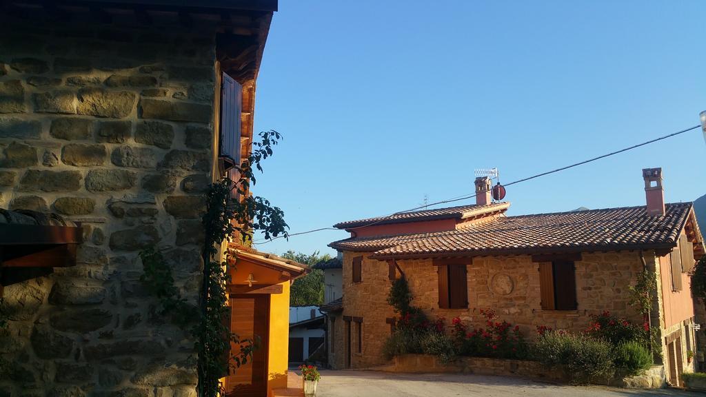 Pietra Maula Agriturismo Castelraimondo Exteriör bild
